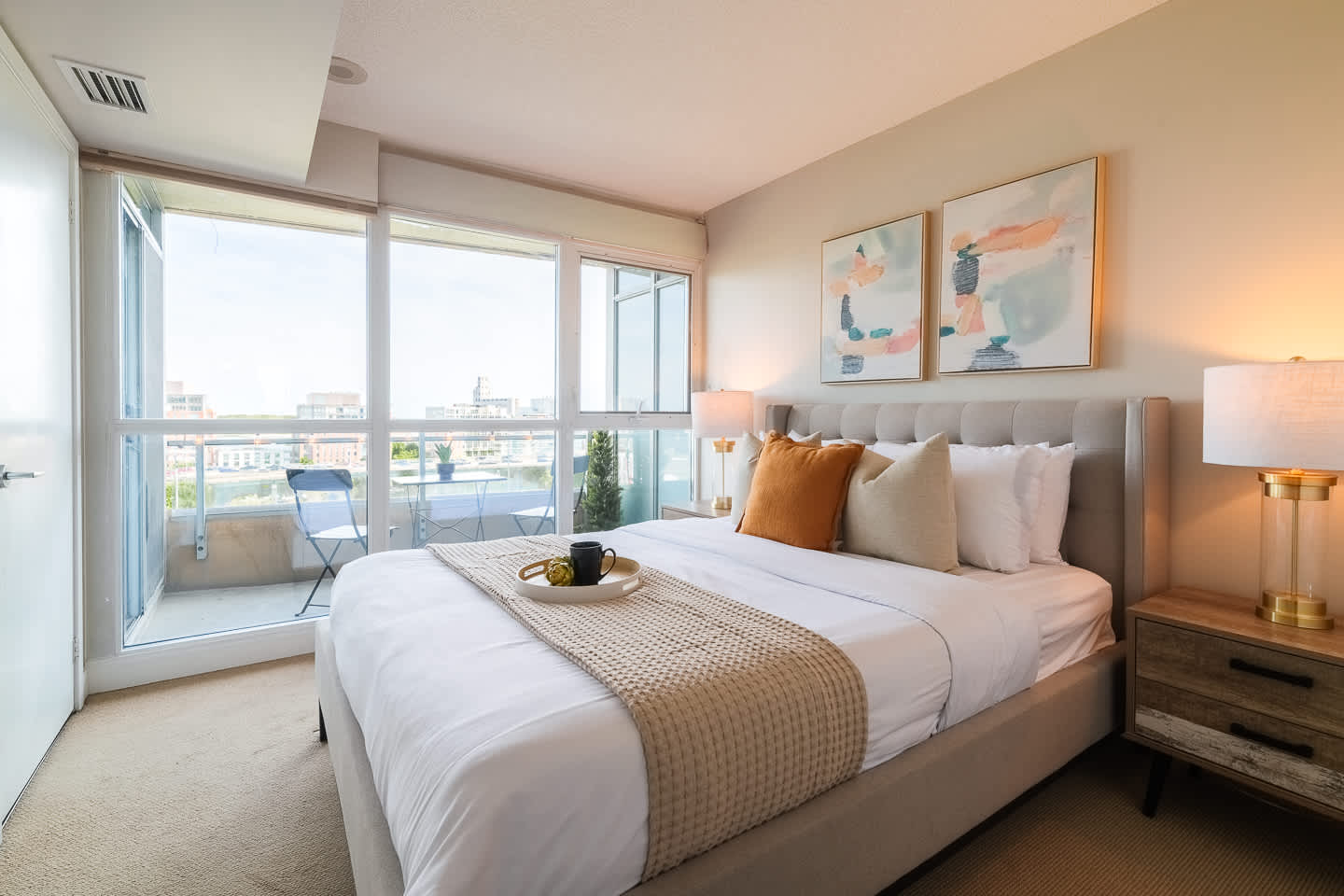 Elevated Downtown Living Luxe 3BR w Views!-photo-2