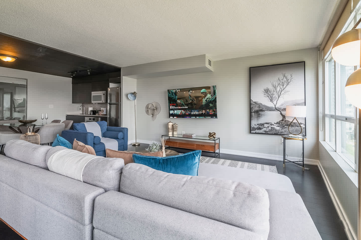 Elevated Downtown Living Luxe 3BR w Views!-hero-photo