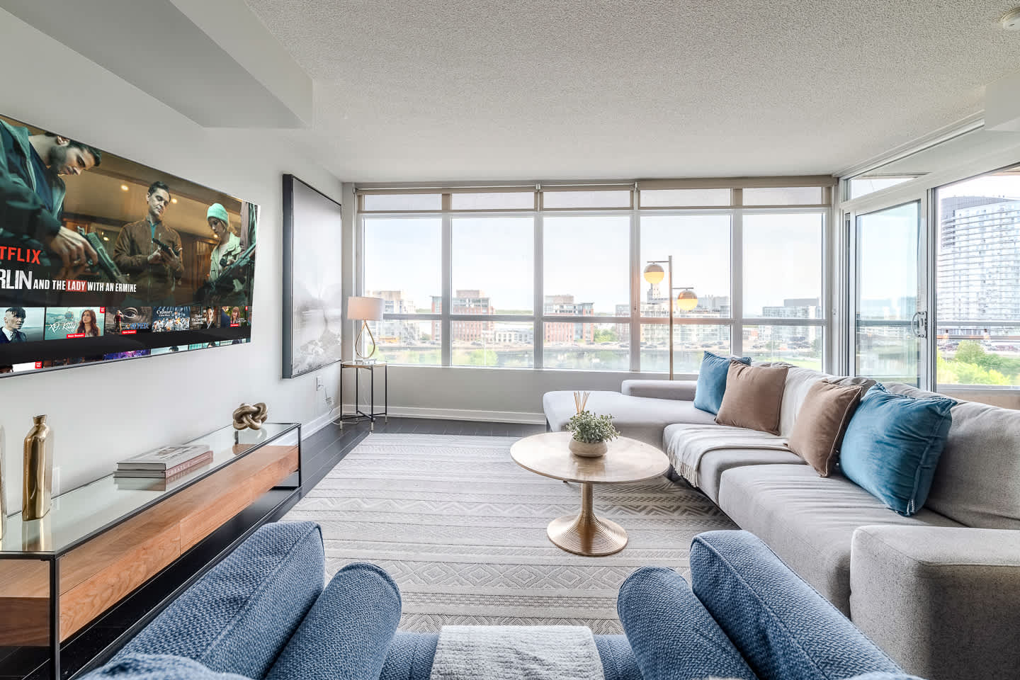 Elevated Downtown 3BR w Views & Free Parking-hero-photo