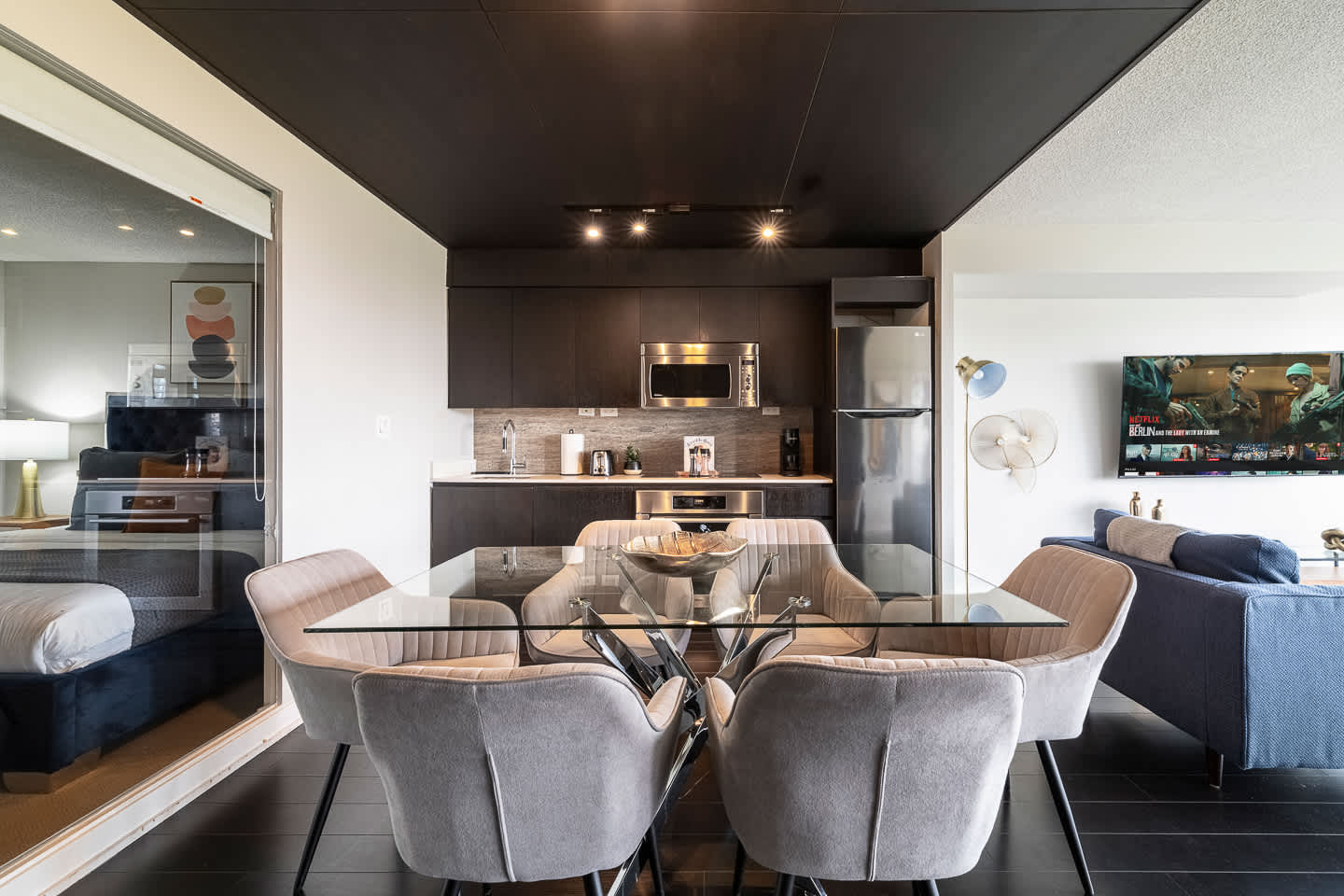 Elevated Downtown Living Luxe 3BR w Views!-photo-3
