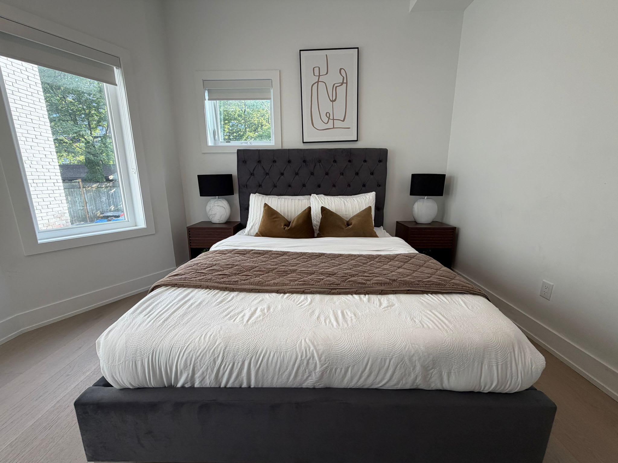 Parkdale 2-Bedroom Apartment | Free Parking-photo-2