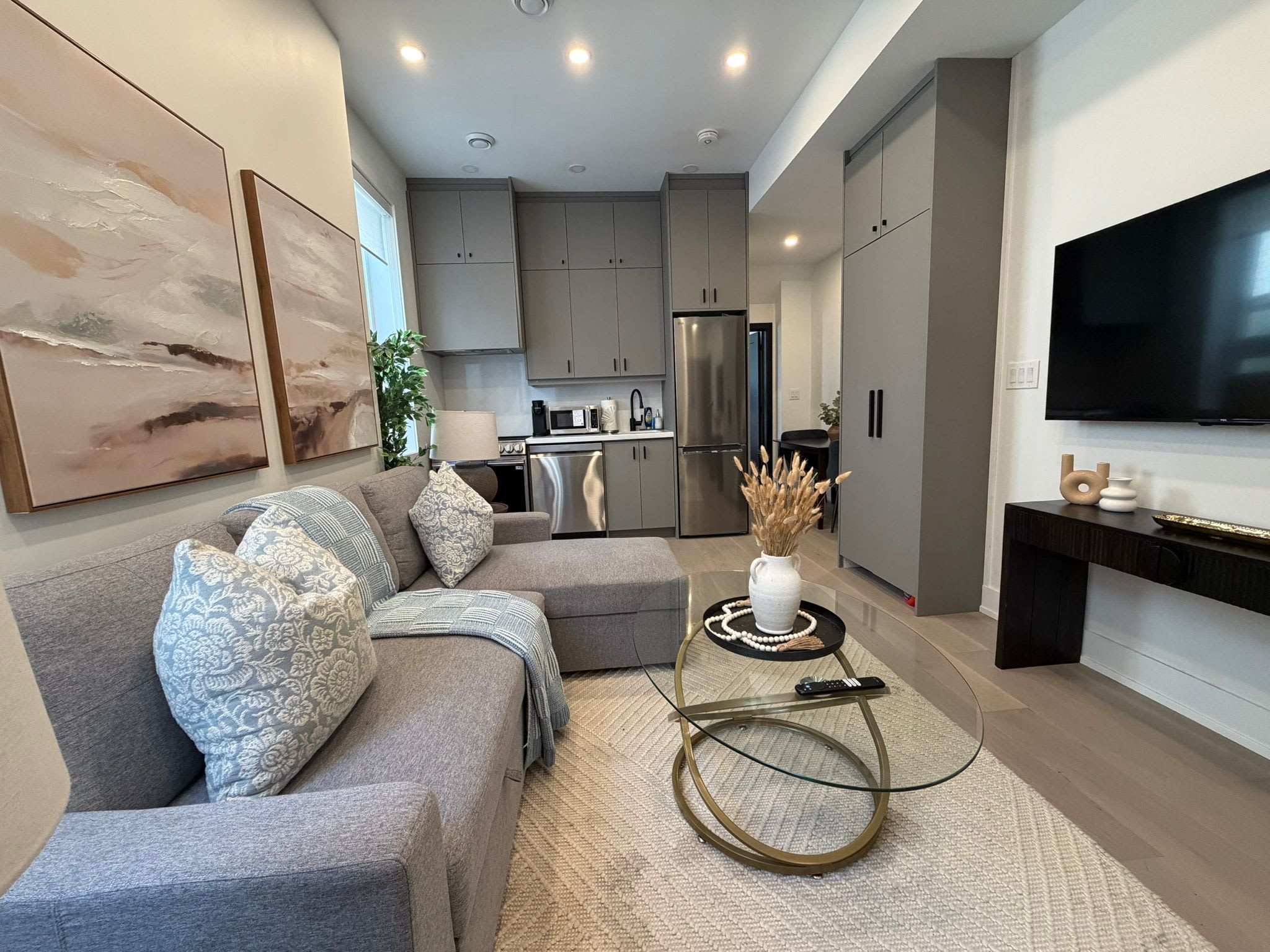 Parkdale 2-Bedroom Apartment | Free Parking-hero-photo