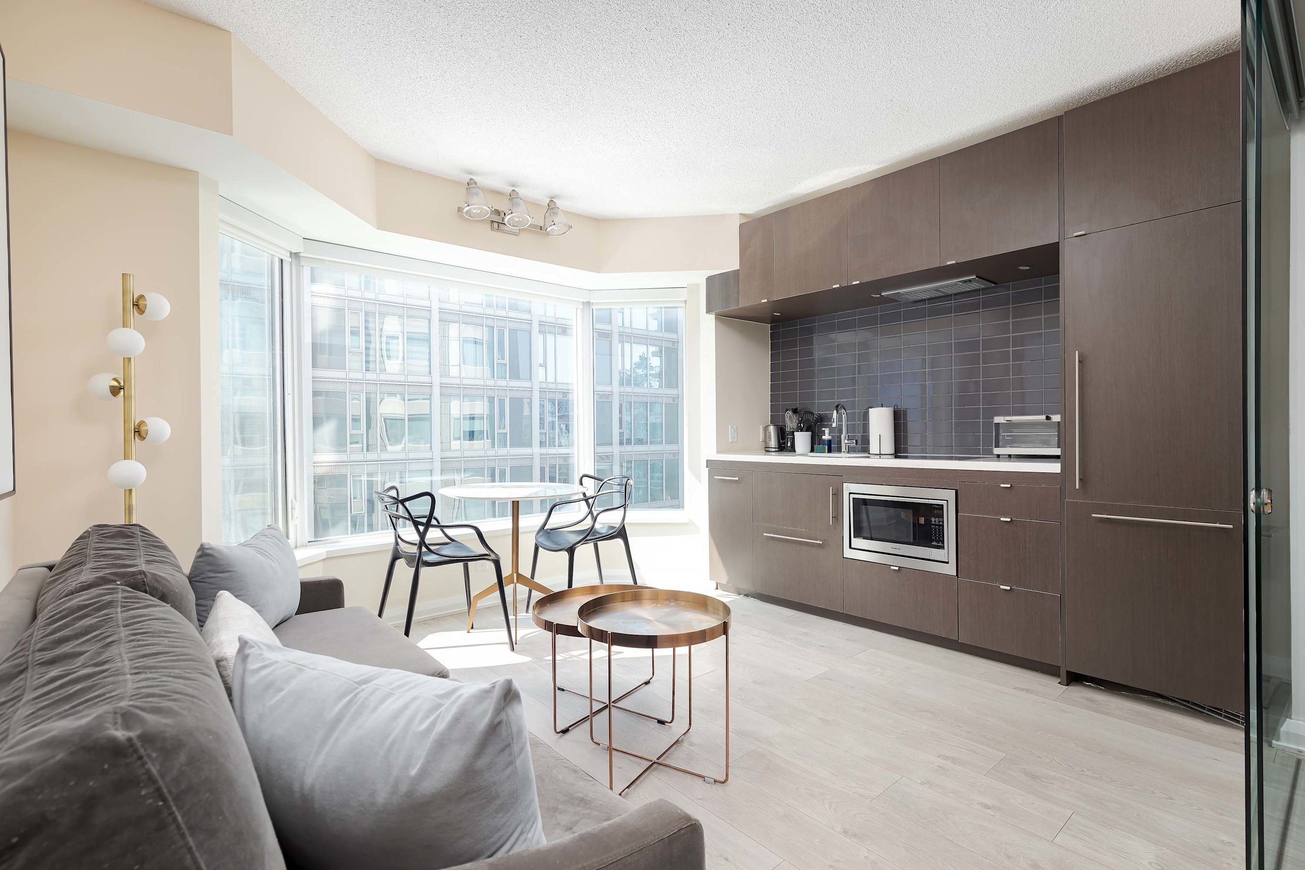 Luxury Yorkville 2BR, Panoramic Skyline Views-photo-2