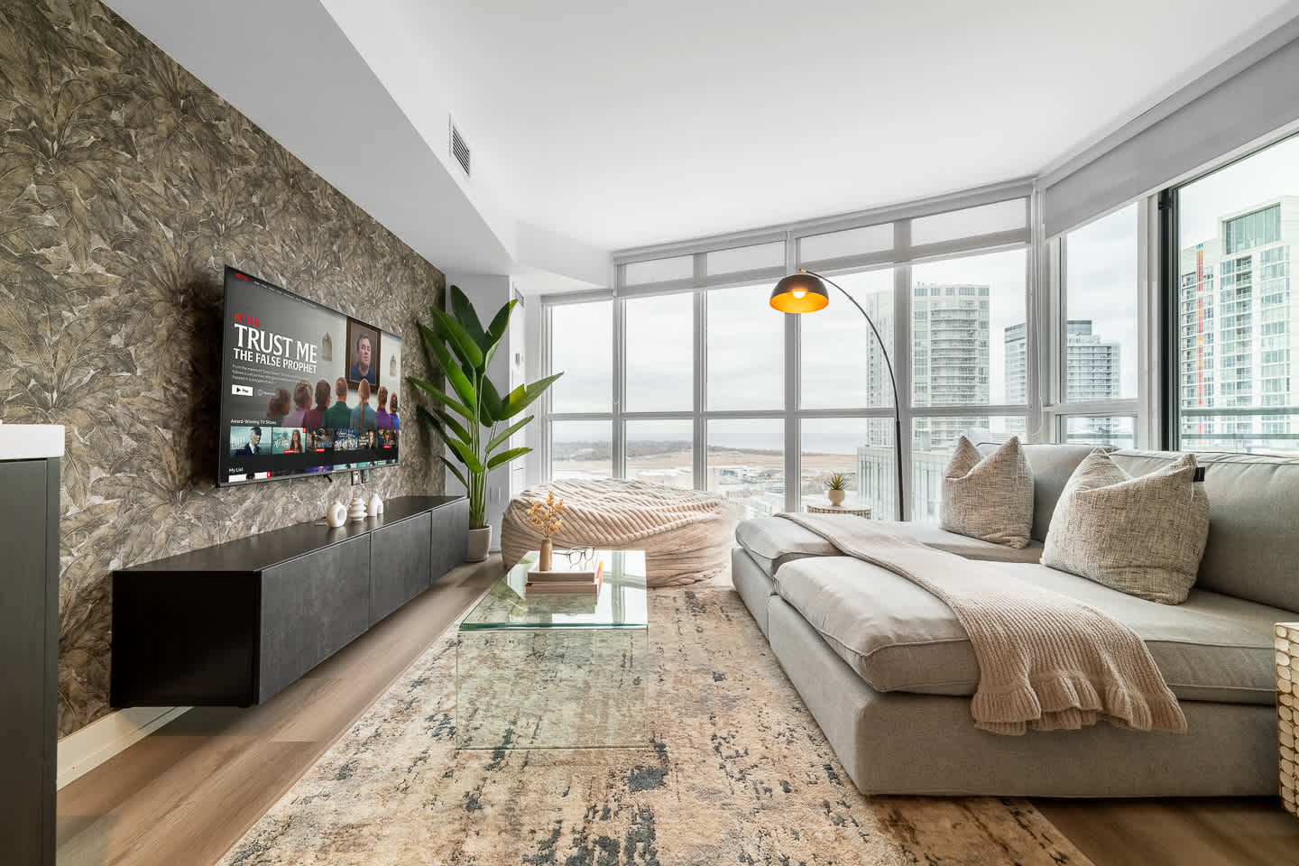 Waterfront 2BR Suite, Luxury Views & Parking-hero-photo