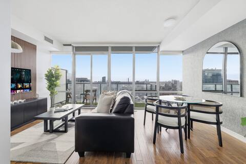 Toronto Condo Balcony & Skyline Views-hero-photo