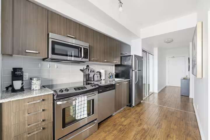 Toronto Condo Balcony & Skyline Views-photo-2
