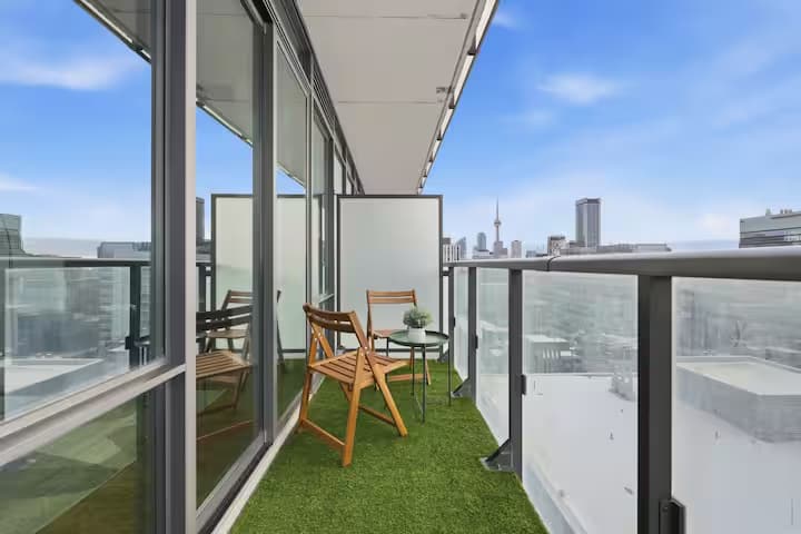 Toronto Condo Balcony & Skyline Views-photo-3