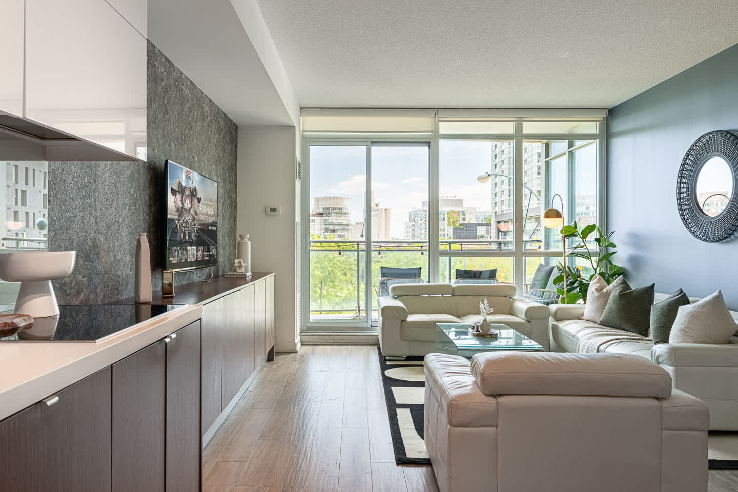 Upscale 3BR Downtown Suite with Parking!-hero-photo