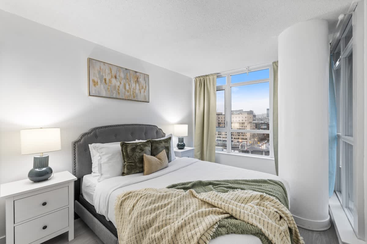 Chic 2BR Downtown Oasis  Balcony & Parking-photo-2