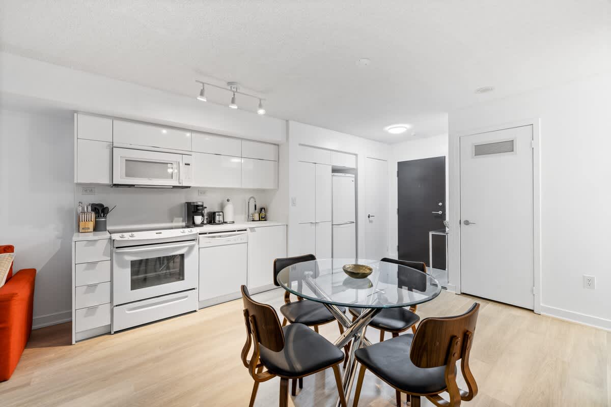 Chic 2BR Downtown Oasis  Balcony & Parking-photo-3