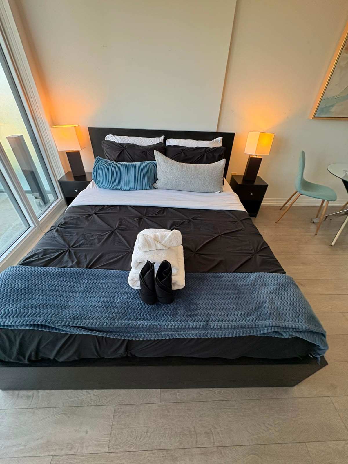 Executive Studio w Balcony  Steps to Eaton Centre-photo-3