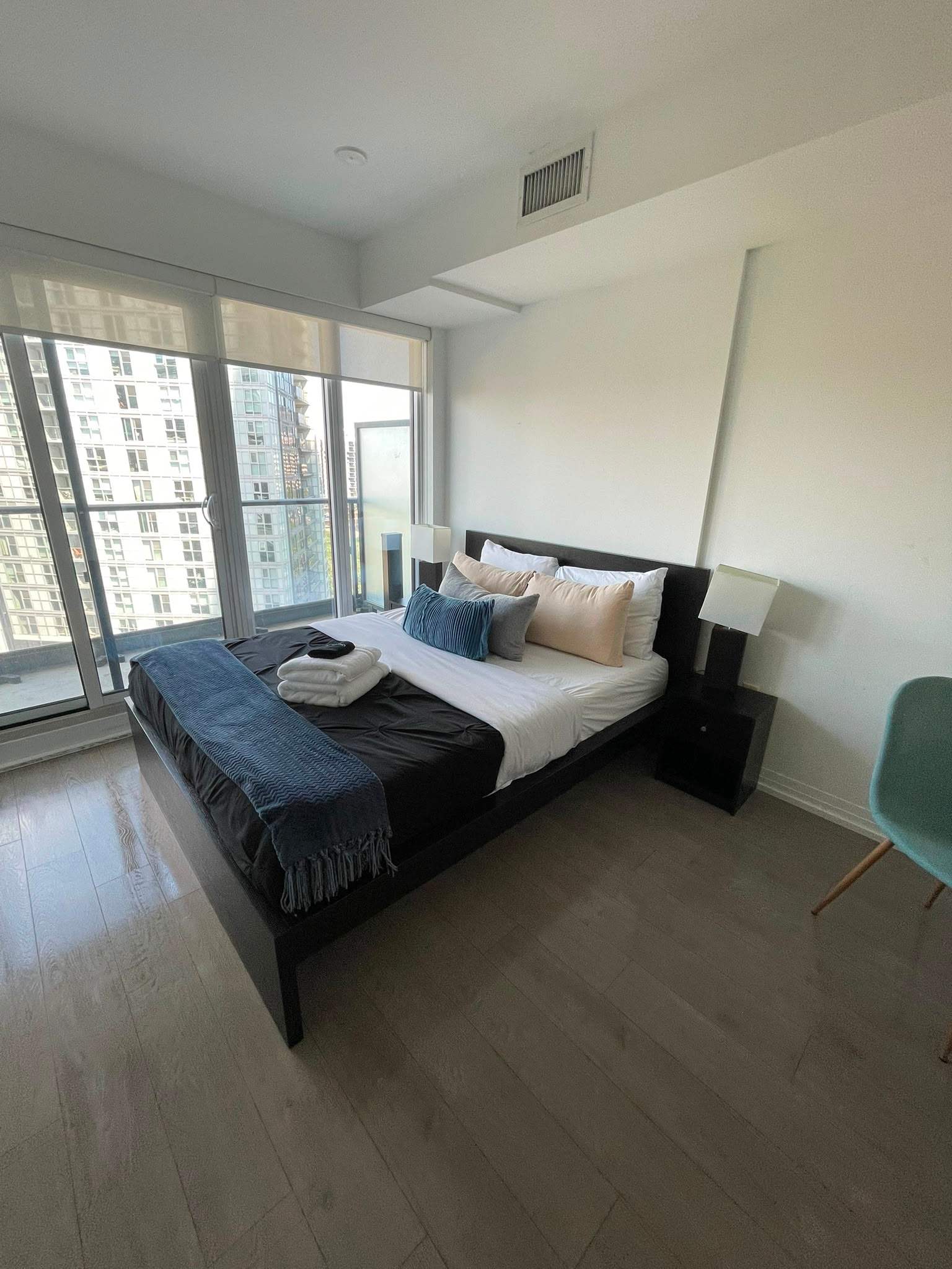 Executive Studio w Balcony  Steps to Eaton Centre-hero-photo