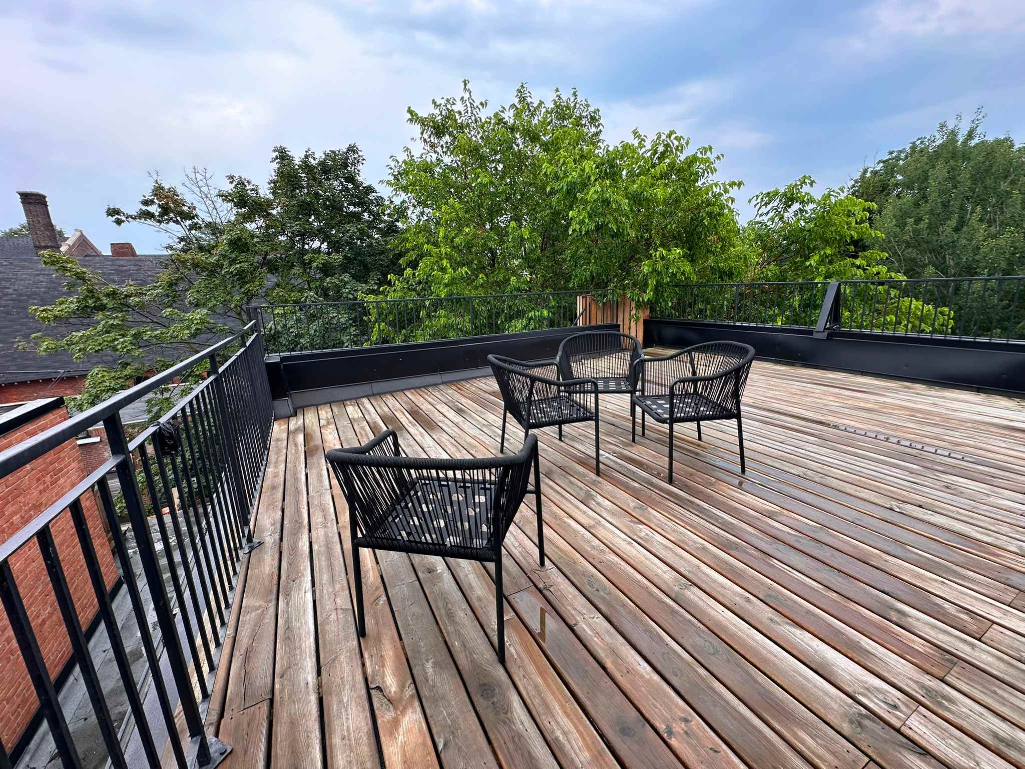 Cozy West End Gem! Bright 2BR w Huge Private Deck-photo-3