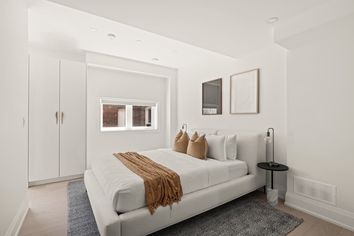 Bright West End Gem, Walk to Waterfront & Lake-photo-2