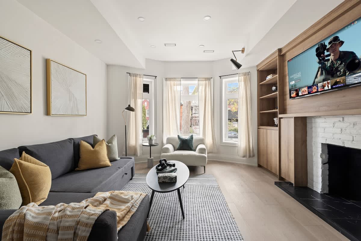 Bright West End Gem, Walk to Waterfront & Lake-hero-photo