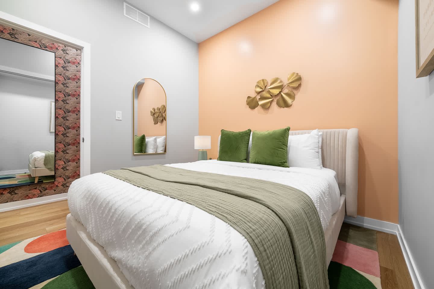 Luxe Downtown Oasis Spacious 3BR Modern Condo-photo-2