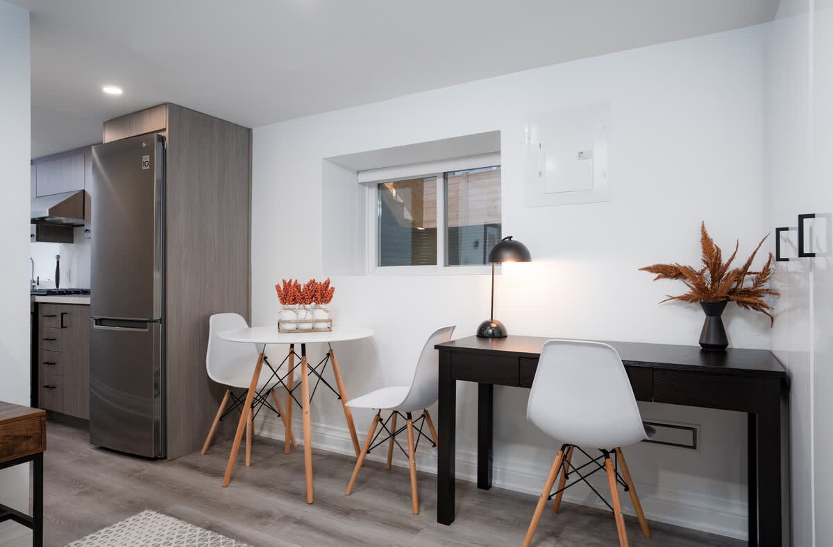 Sun-Drenched West End Retreat | Walk to High Park-photo-2
