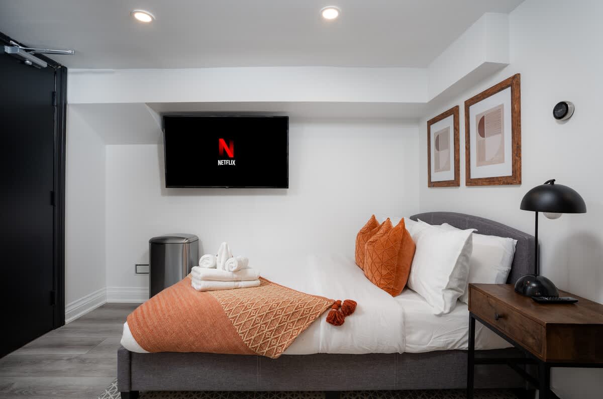 Chic Parkdale Studio with Free Parking-hero-photo