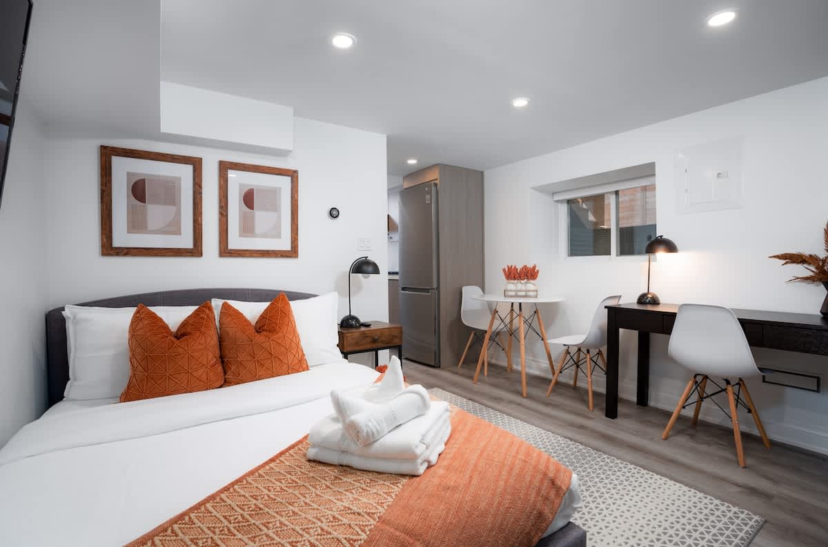 Sun-Drenched West End Retreat | Walk to High Park-hero-photo