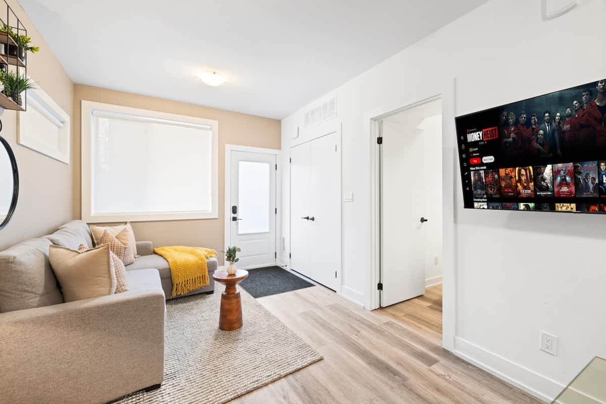 Stylish 3BR Retreat in Toronto, Bloordale-hero-photo