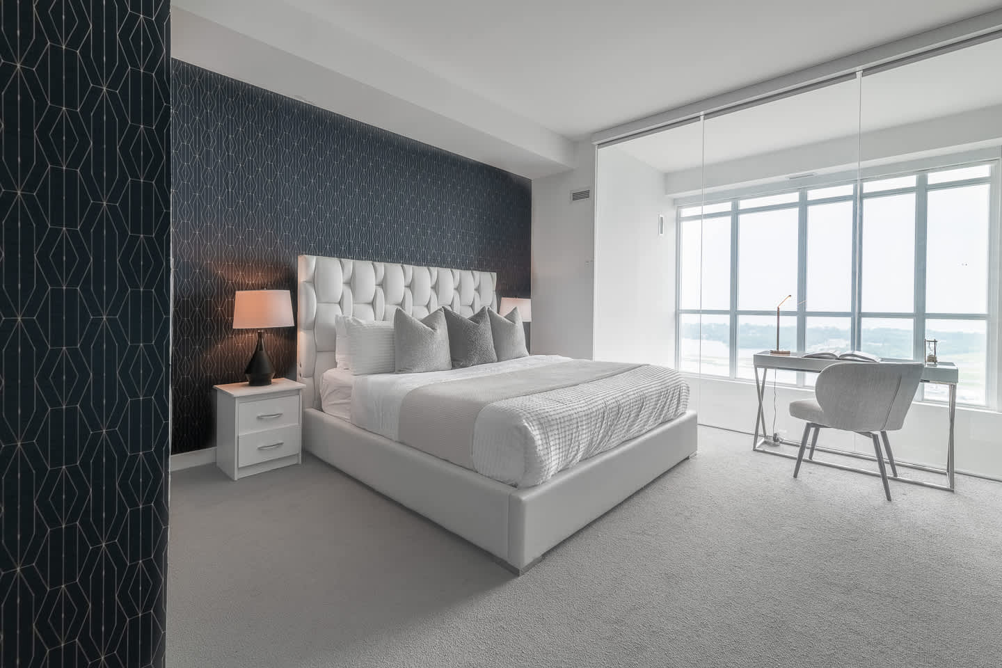 Skyline Penthouse Retreat Waterfront Views-photo-2