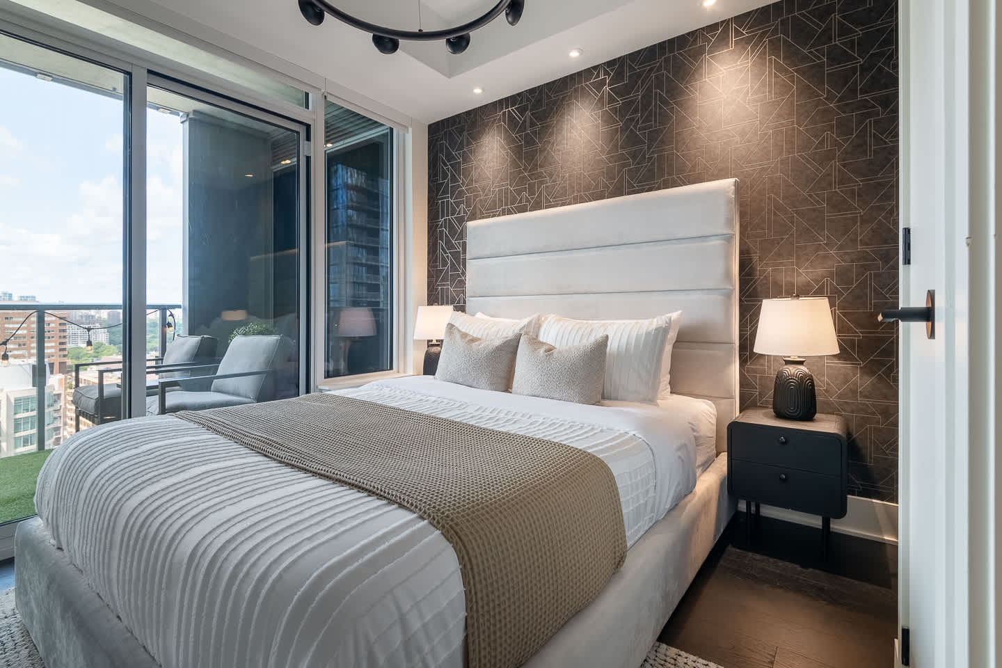 Chic Yorkville 1BR Elite Living-photo-2