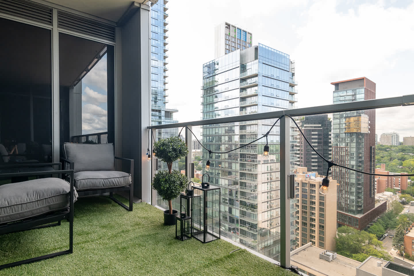 Chic Yorkville 1BR Elite Living-photo-3