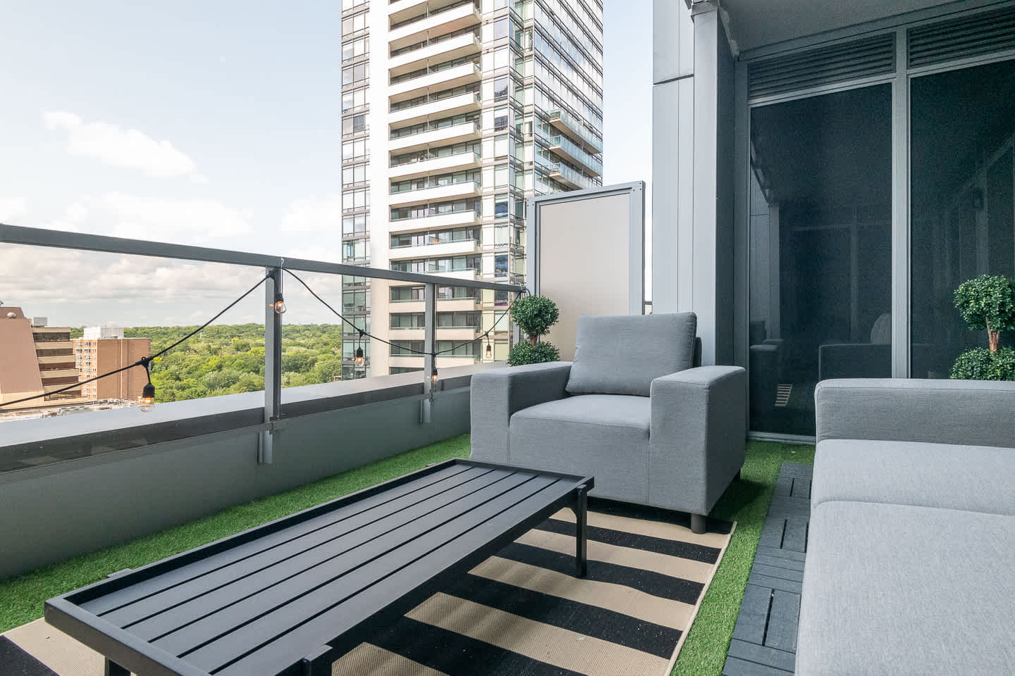 Yorkville Elegance 1BR Retreat-photo-3