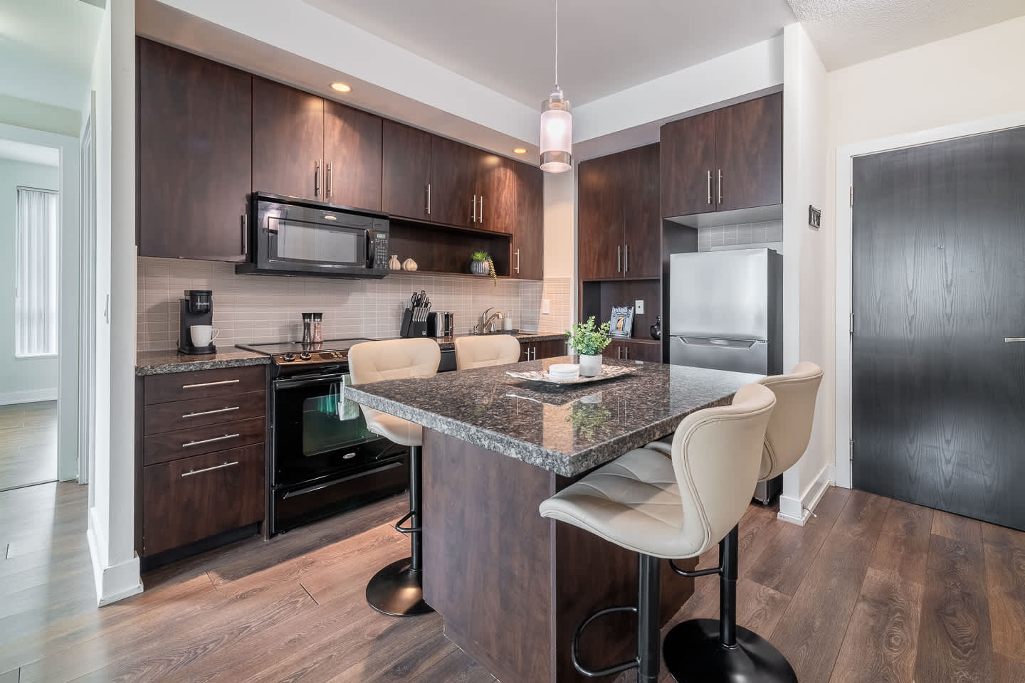 Refined Urban Oasis Large & Stylish Condo!-photo-3