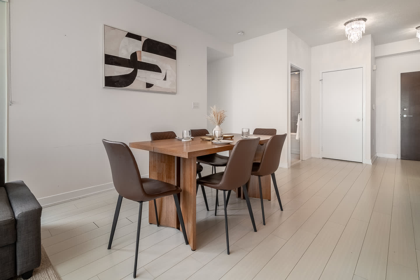 Family Haven by Rogers Centre, Parking, Sleeps 8-photo-3