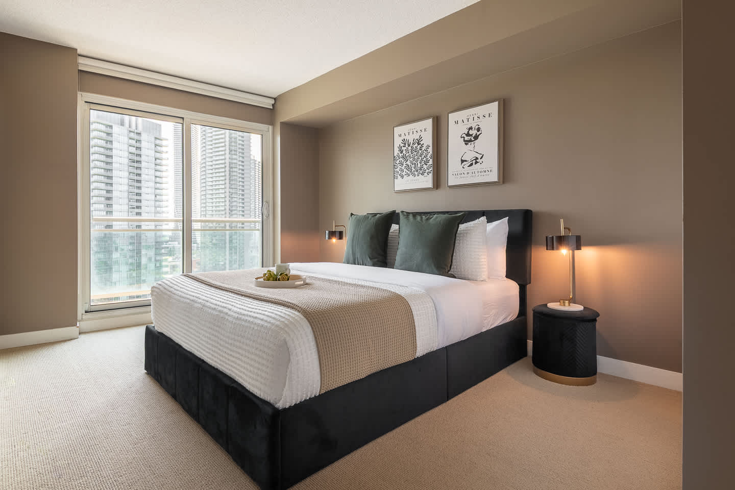 Lakefront Oasis Modern 1BR w Den with Parking-photo-2