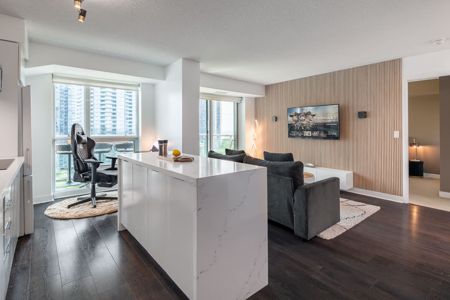 Lakefront Oasis Modern 1BR w Den with Parking-hero-photo