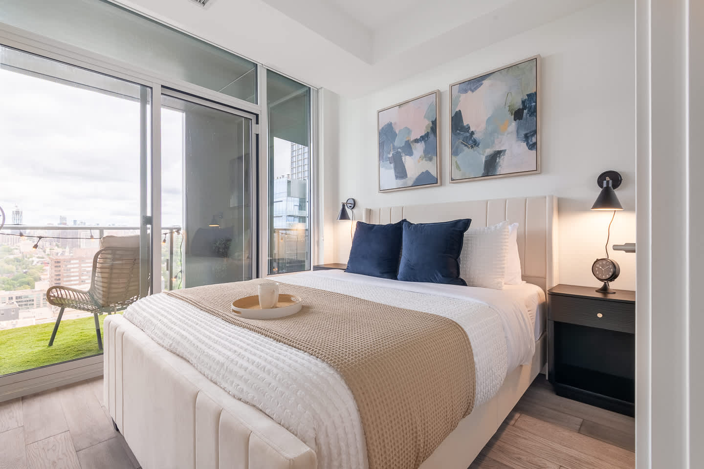 Luxury Yorkville 1BR Suite with Private Balcony-photo-2