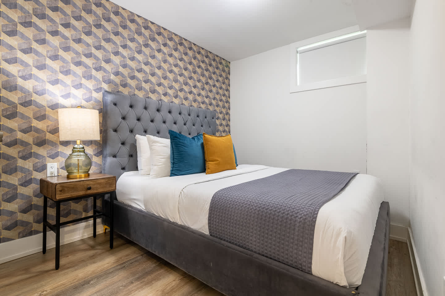 Urban Chic Getaway in Lansdowne Comfort N Style-photo-2
