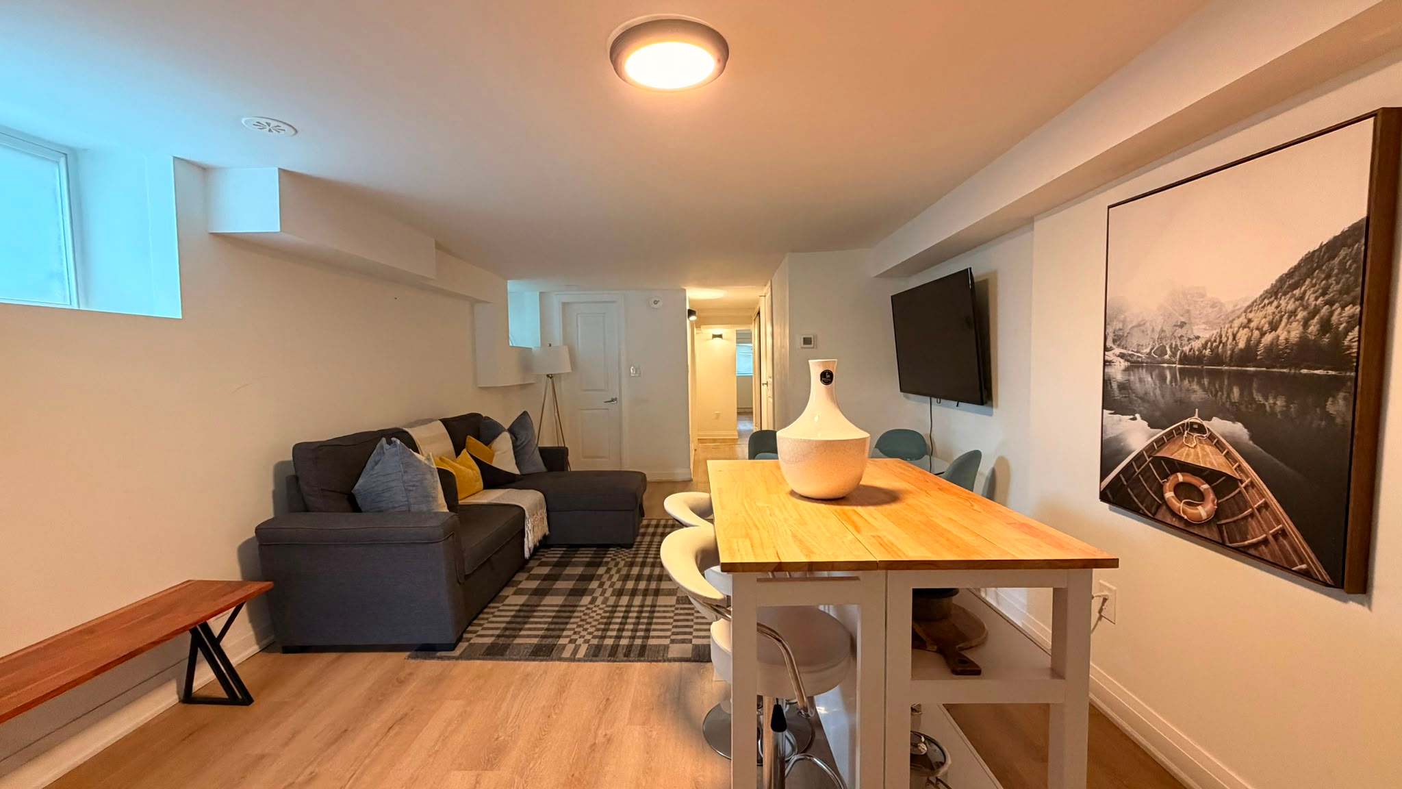 Chic Trinity Bellwoods 1BR, 2 Bathrooms-photo-2