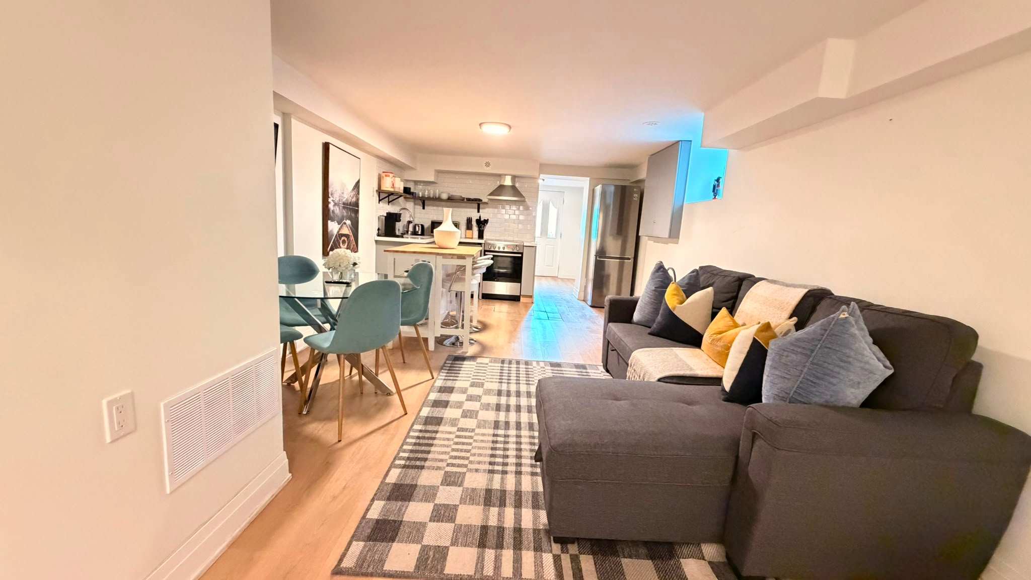 Chic Trinity Bellwoods 1BR, 2 Bathrooms-hero-photo