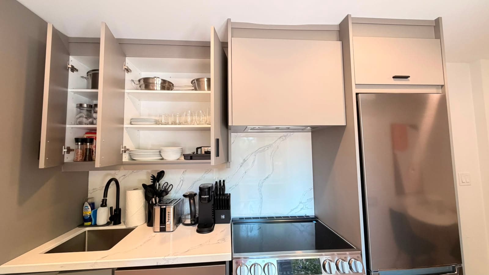 Sunlit West End 1BR | Walk to Lake & Queen St-photo-3