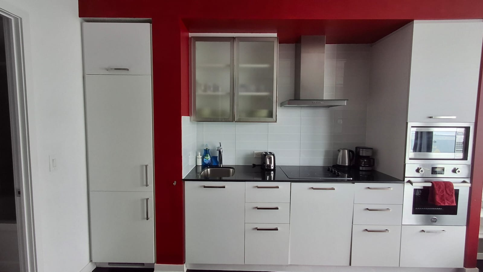 Central Downtown Oasis | High-Floor Queen Suite-photo-3