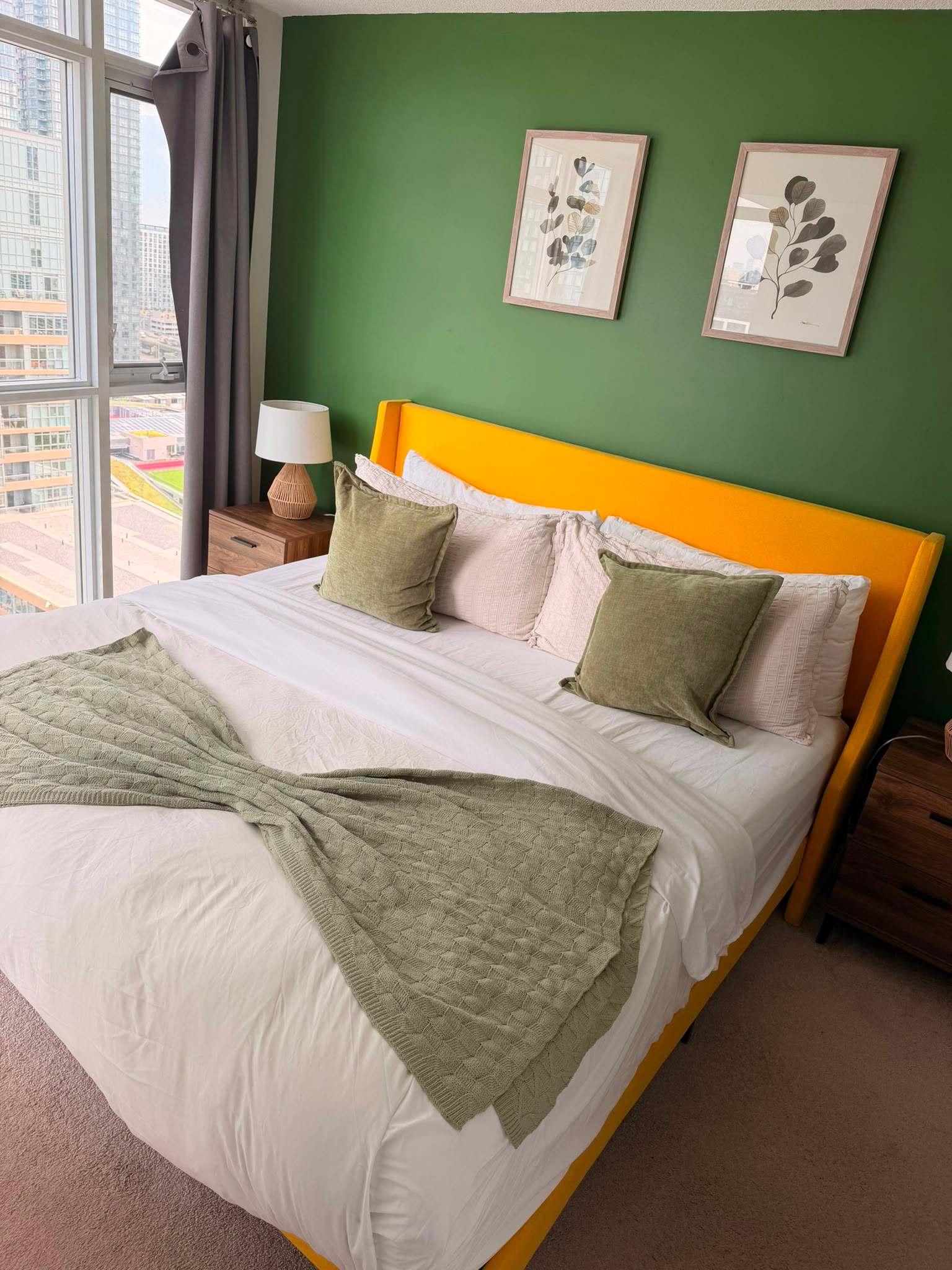 Modern High-Rise 1BR Oasis | Walk to CN Tower & Lake-photo-3