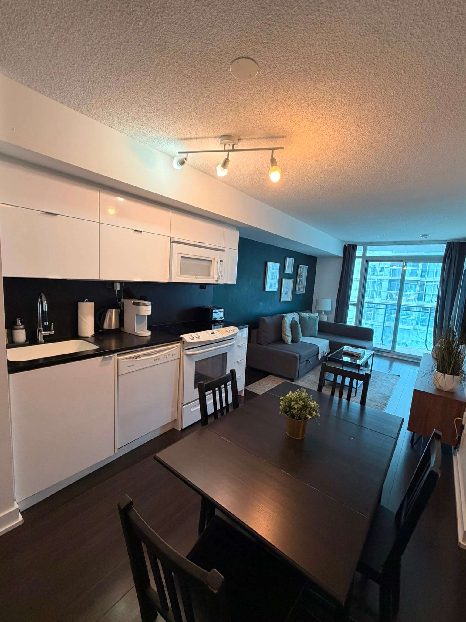 Modern High-Rise 1BR Oasis | Walk to CN Tower & Lake-hero-photo