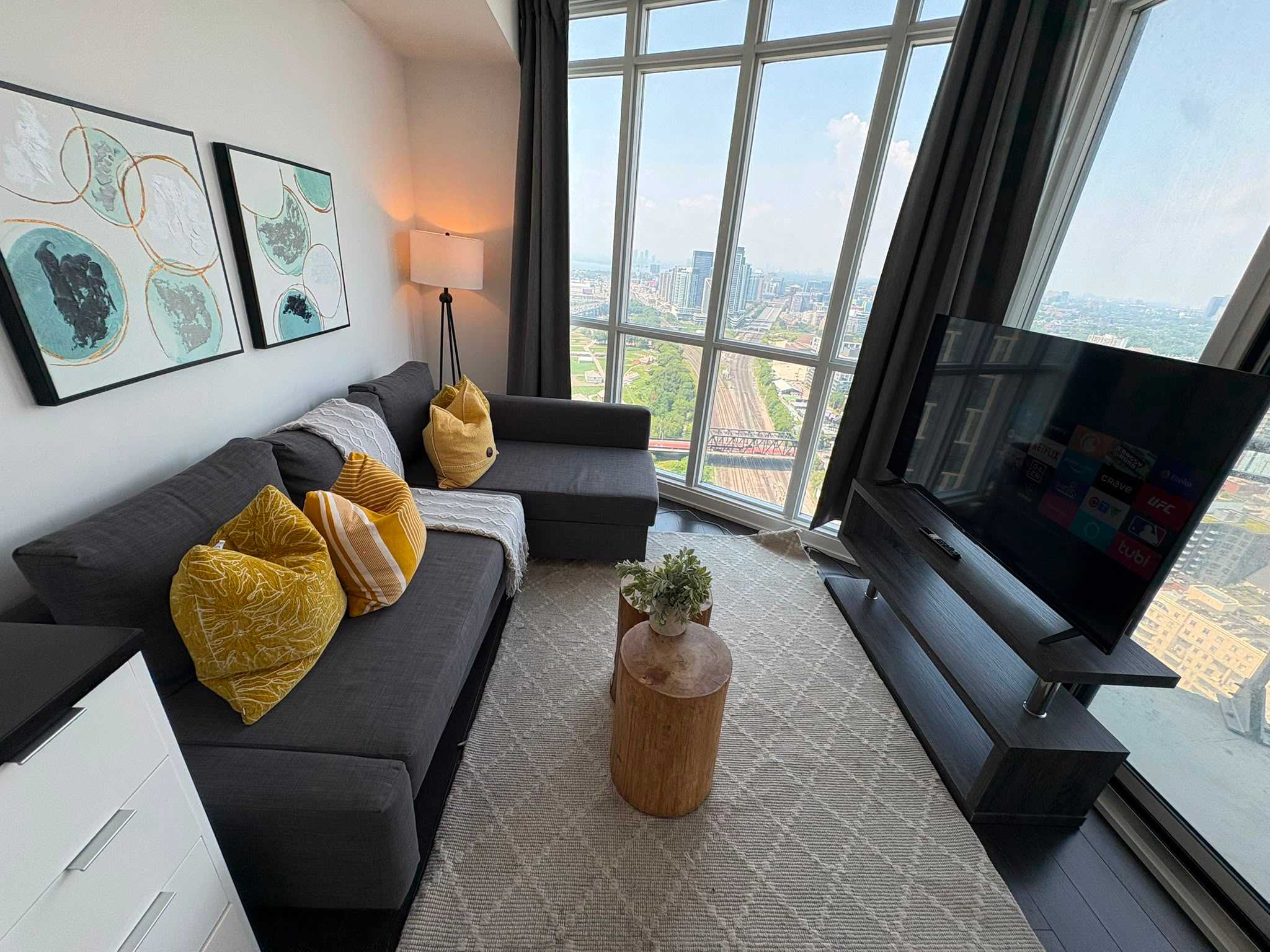 Modern Core 1BR Oasis | Steps to Rogers Centre-photo-3