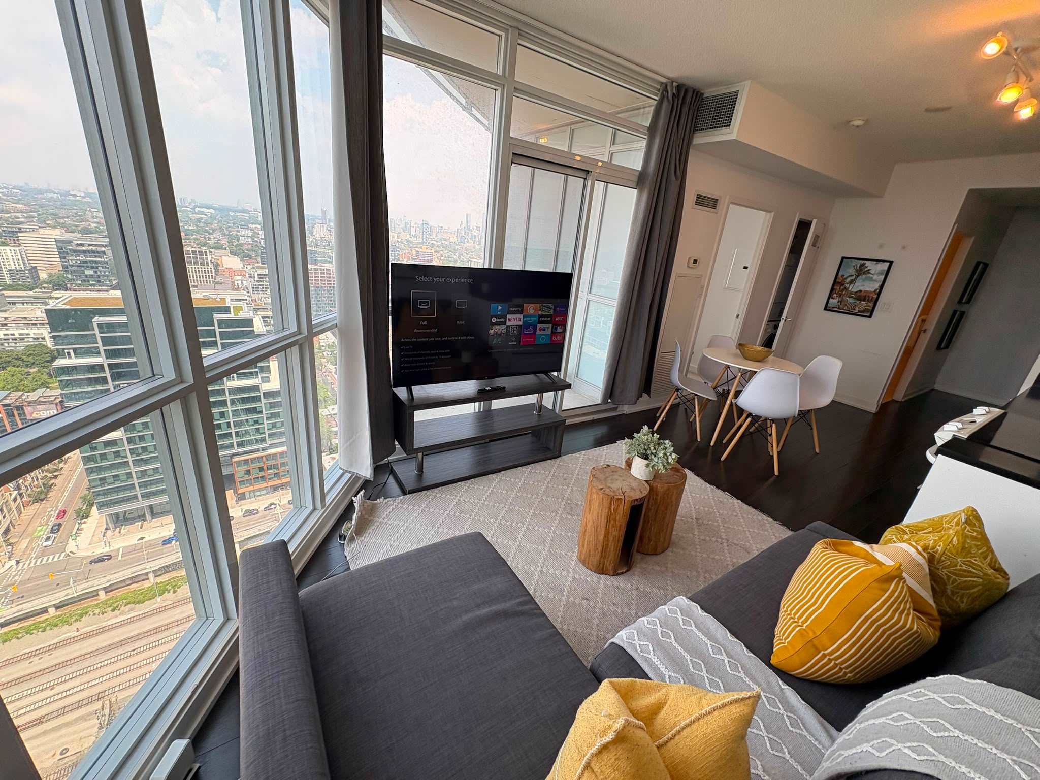 Modern Core 1BR Oasis | Steps to Rogers Centre-hero-photo