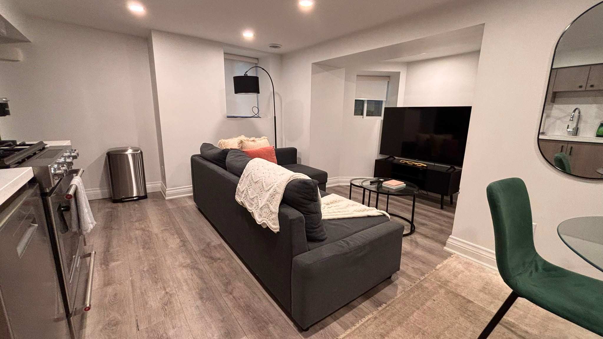 Prime Downtown 1BR Oasis With Free Spot & 55" TV-photo-2