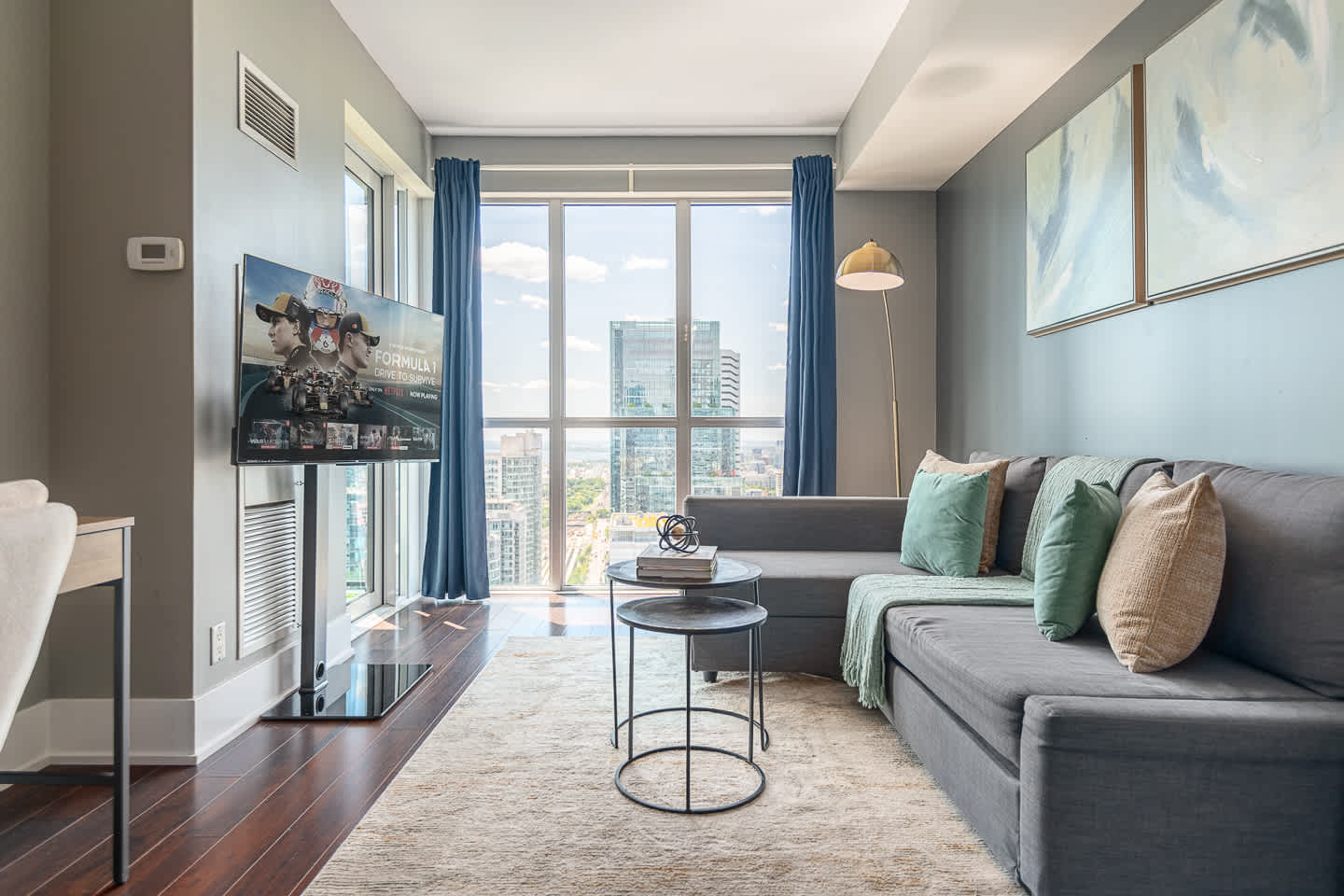Free Parking! 2BR/2BA Haven near CN Tower-hero-photo