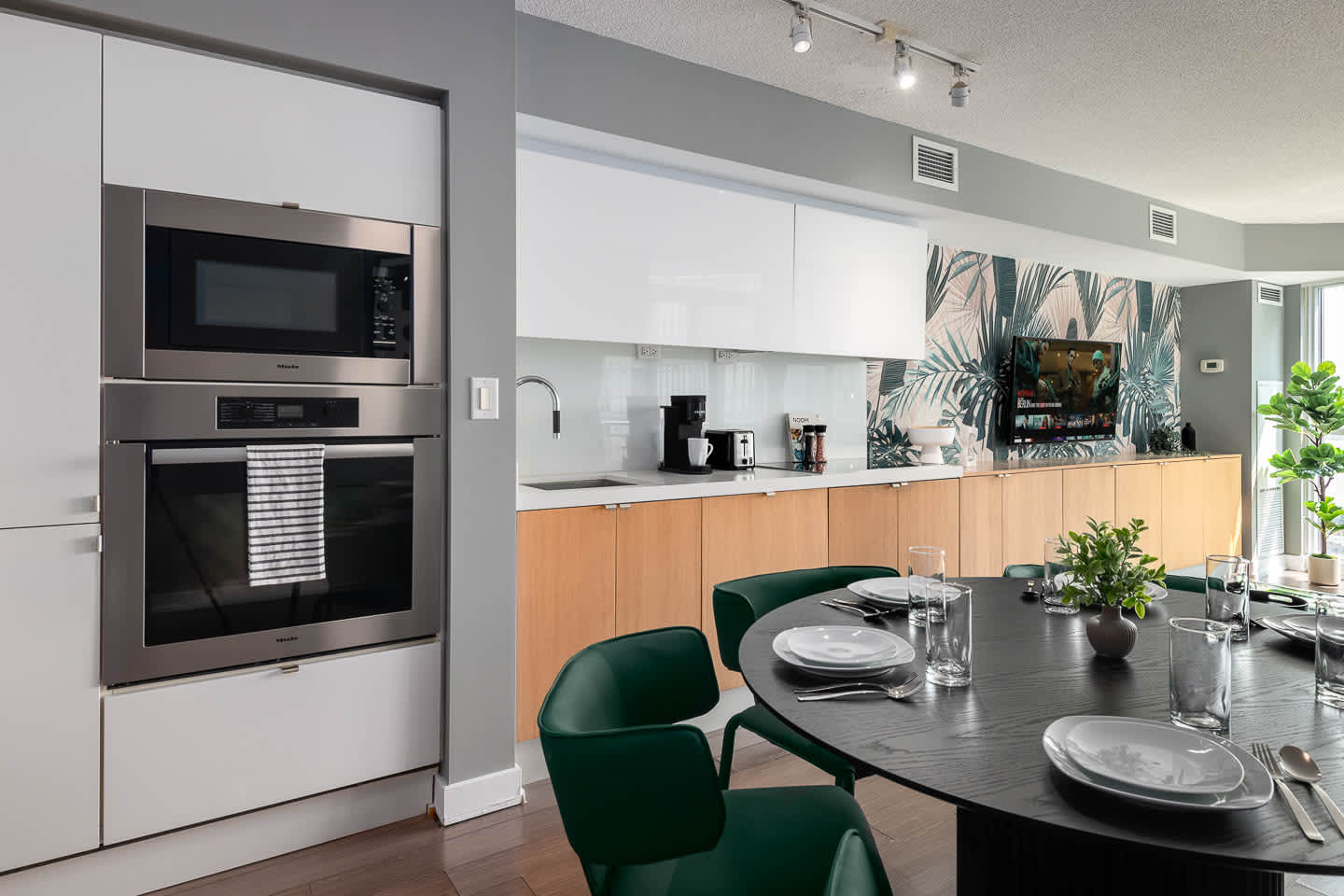 Downtown 2BR Oasis  Skyline Views  Parking-photo-2