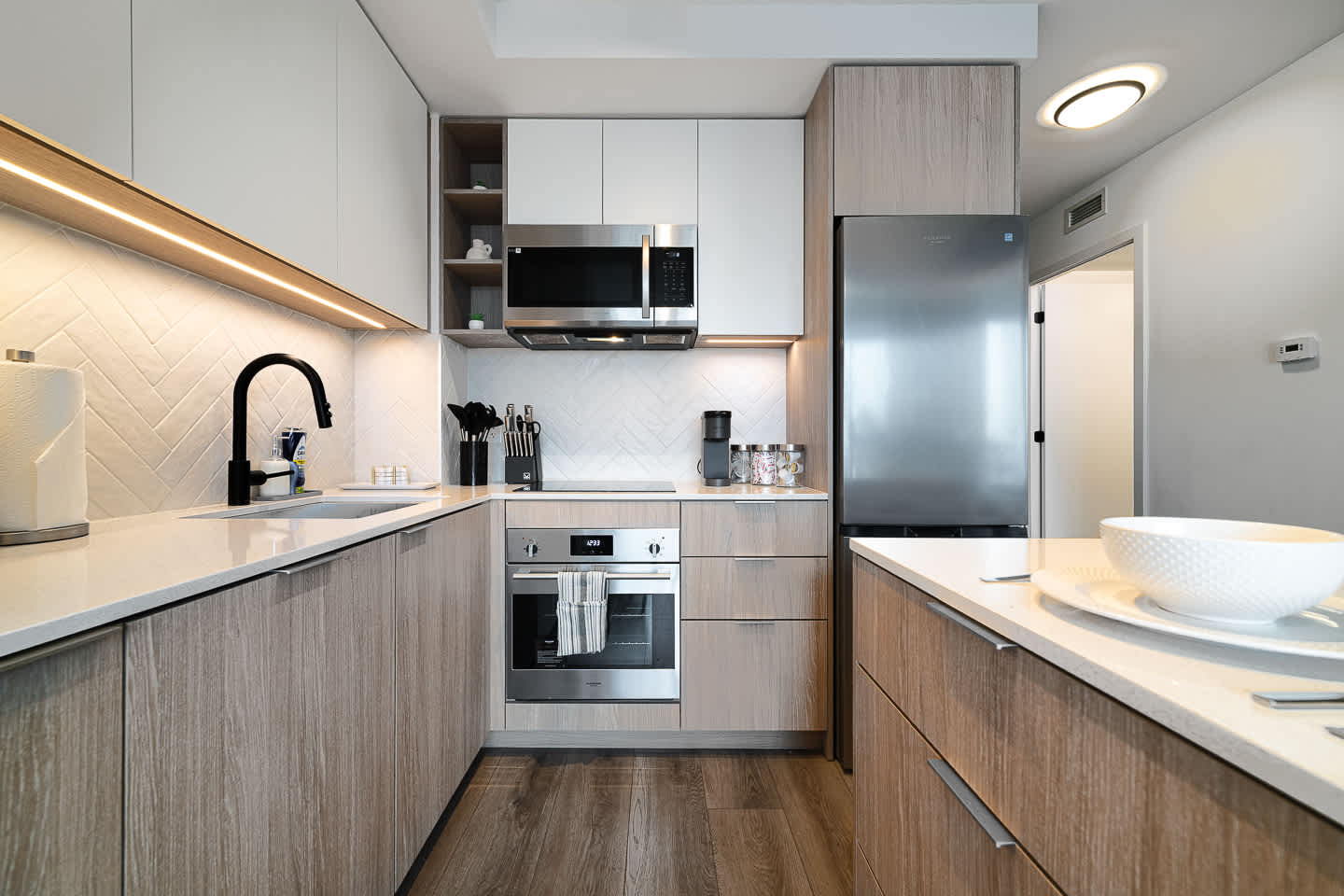 Stylish 1BR Suite near Sherway Gardens, Balcony-photo-3