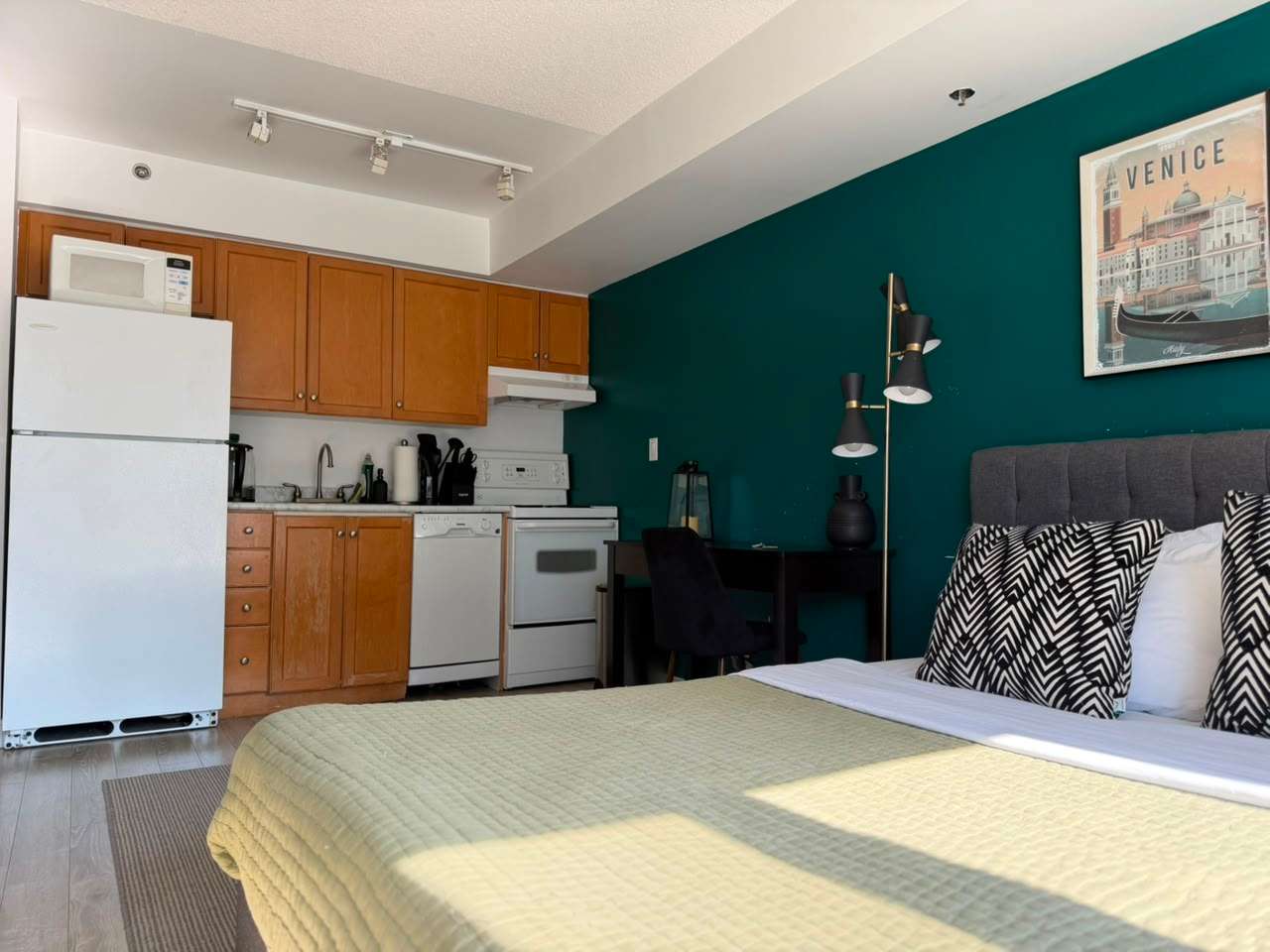 Urban Oasis Studio | Eaton Centre & Massey Hall-photo-2