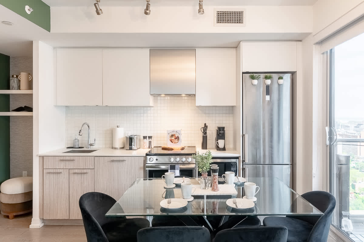 Chic Downtown 3BR Retreat Private Patio-photo-3