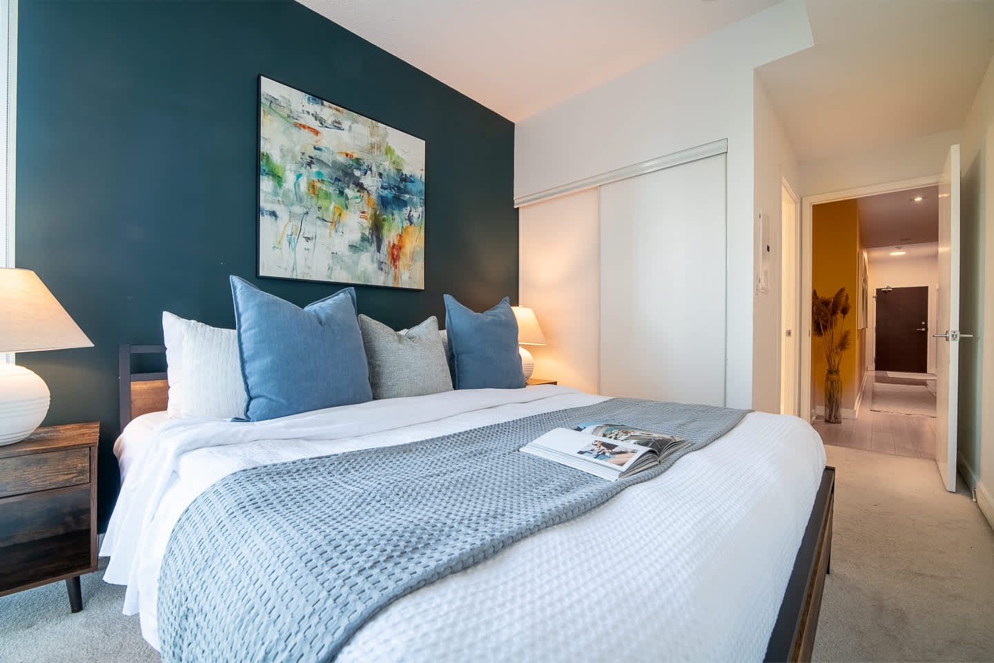 Free Parking! Scenic 3BR 2BA Gem Sleeps 8-photo-2