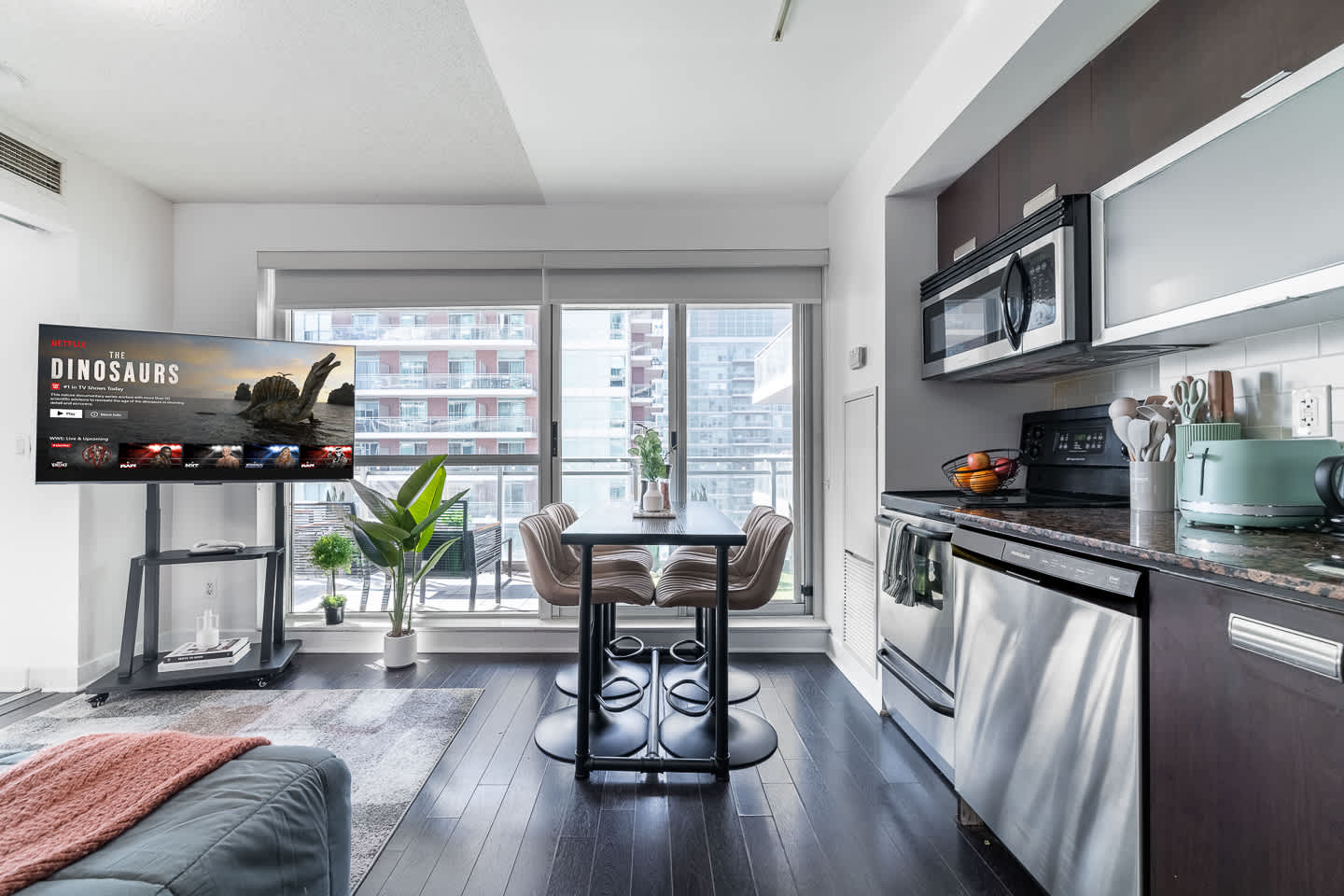 Modern Downtown Studio with Private Patio
-hero-photo